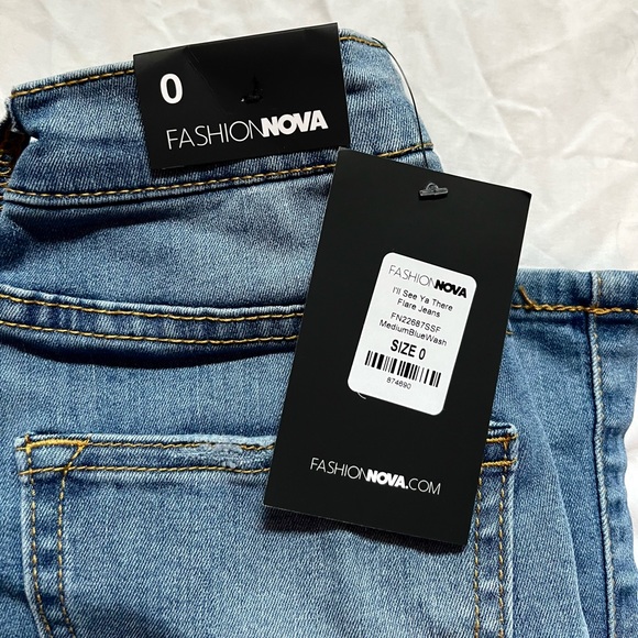 💋⛓️NEW WITH TAGS / Fashion Nova Size 0 High Waisted Flare Jeans⛓️💋 - Picture 4 of 4